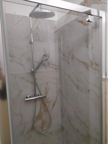 Deluxe Double or Twin Room image 4