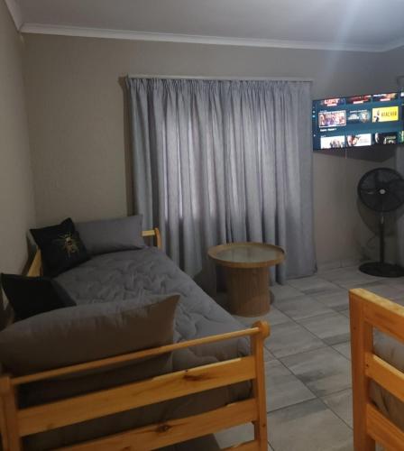 OR Tambo Rudman B self-Catering Home L2