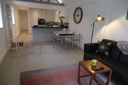 Stylish Cotswolds Retreat nestled between Bath and Castle Combe in North Wraxall