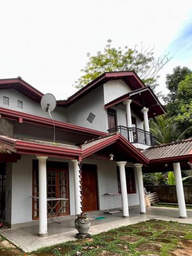 Impeccable 3-Bed House in Unawatuna Galle