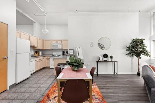 Modern 2BR 2BA Downtown Apartment by CozySuites