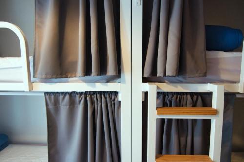 Factory Hostels Barcelona Room Type - Single Bed in 6-Bed Female Dormitory Room
