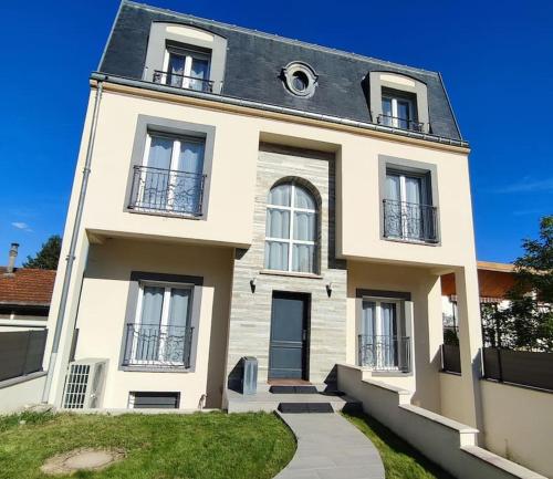 Large architect-designed house 230 sqm /2475 sqft - Location saisonnière - Antony