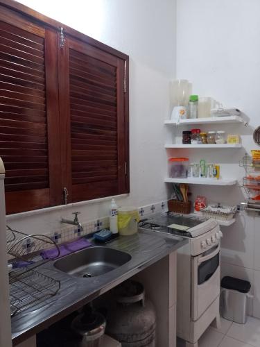 CHALE PERTO DA PRAIA COM DUAS SUITES E VARANDAO in Piacabucu