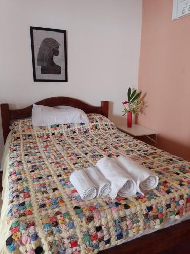 CHALE PERTO DA PRAIA COM DUAS SUITES E VARANDAO in Piacabucu