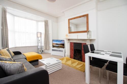 Spotless Apt In The Exeter City Centre Sleeps 4 Free Parking Superfast Wifi