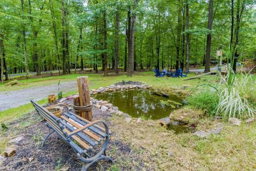 Farmhouse Cabin Hot Tub, Indoor Pool & Gym Access