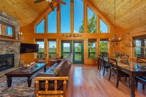 Amazing VIEWS Hot Tub Pool Table Fireplace