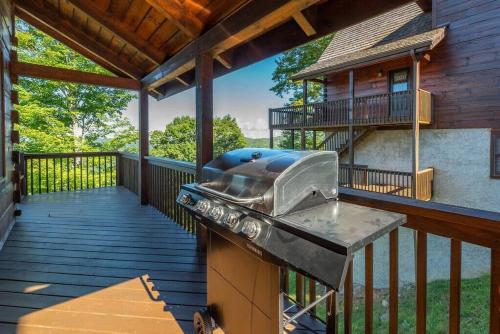 Amazing VIEWS Hot Tub Pool Table Fireplace