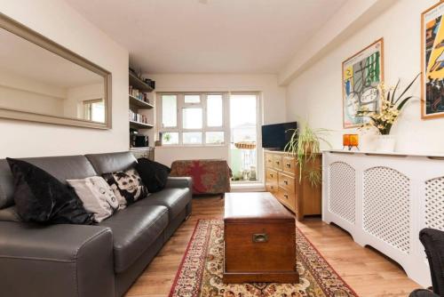Central Camden Flat With Terrace For 4 People - image 12