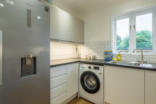 Lovely 1 Bed Apartment With FREE PARKING & Garden 4