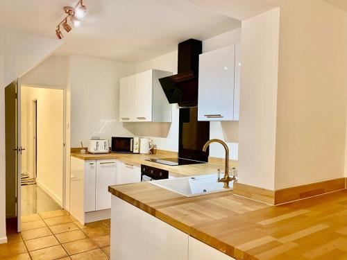 Rest on Super-King Bed under The Starry Night in Fen Ditton