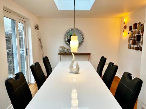 Rest on Super-King Bed under The Starry Night in Fen Ditton