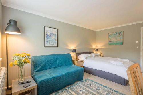 Addenbrookes Flat 2 mins walk free Private Parking in Red Cross