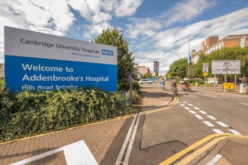 Addenbrookes Flat 2 mins walk free Private Parking in Red Cross