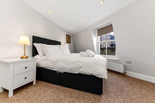 Modern 2 bedroom flat for 4 in Greater London - image 10
