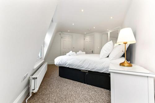 Modern 2 bedroom flat for 4 in Greater London - image 9