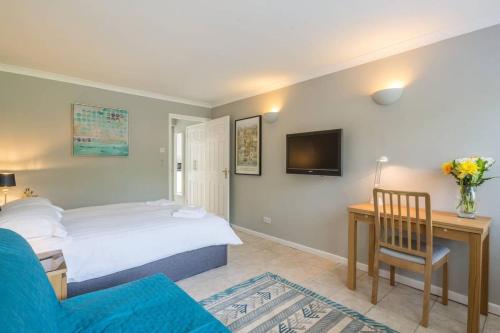 Addenbrookes Flat 2 mins walk free Private Parking in Red Cross