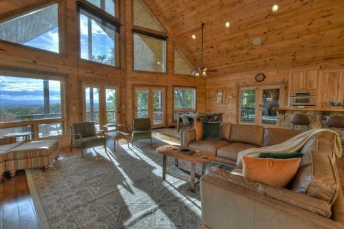 Endless Views~ Movie Theater ~ Hot Tub ~ Game Room in Mineral Bluff, USA