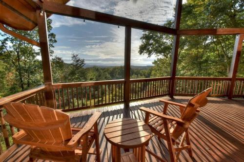 Endless Views~ Movie Theater ~ Hot Tub ~ Game Room in Mineral Bluff, USA
