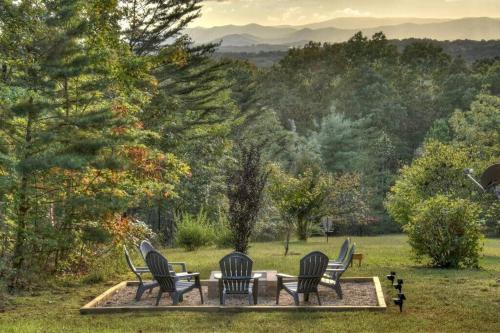 Endless Views~ Movie Theater ~ Hot Tub ~ Game Room in Mineral Bluff, USA
