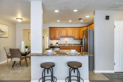 Monthly Rental~ Comfy Beds~ Great for Remote Work in Clearwater, USA