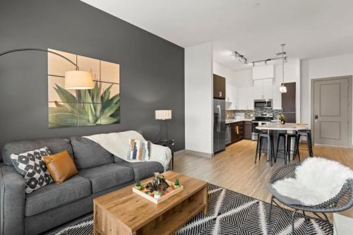 Modern Town Lake CozySuites photo 3