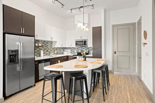 Modern Town Lake CozySuites detail