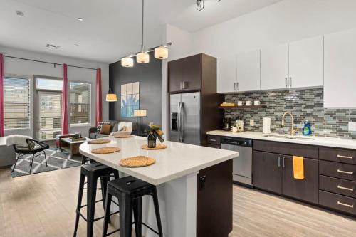Modern Town Lake CozySuites detail