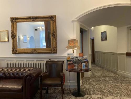 Argyll Arms Hotel - image 5