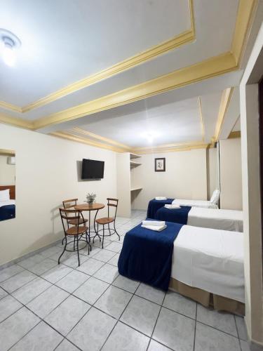 Central Hotel - image 4