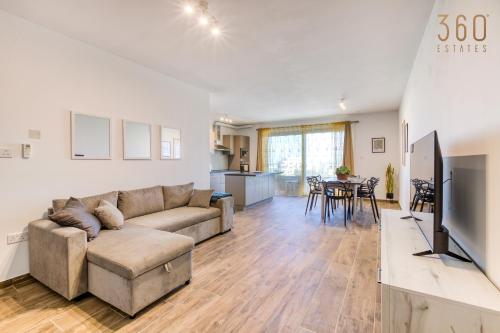 Bright & cosy 3BR home with private balcony & WIFI by 360 Estates - Location saisonnière - Dingli