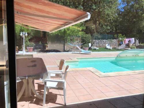 Propriété avec deux logements gîte à louer Forcalqueiret