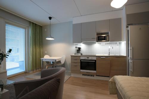 Kitchen, Hieno yksio Tapiolan urheilupuistossa. in Nuuksio