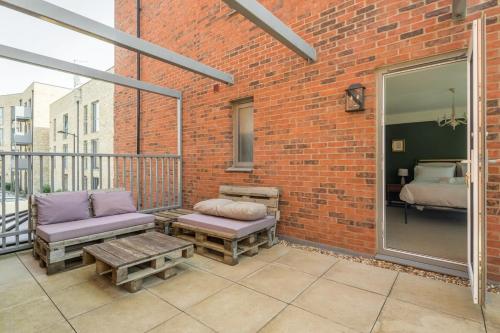 Stunning 3 Bedroom Home with Terrace & Parking