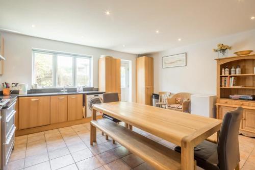 Charming & Spacious House With FREE PARKING in 聖安德魯斯堂區