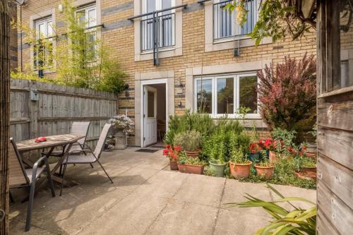 Charming & Spacious House With FREE PARKING in 聖安德魯斯堂區