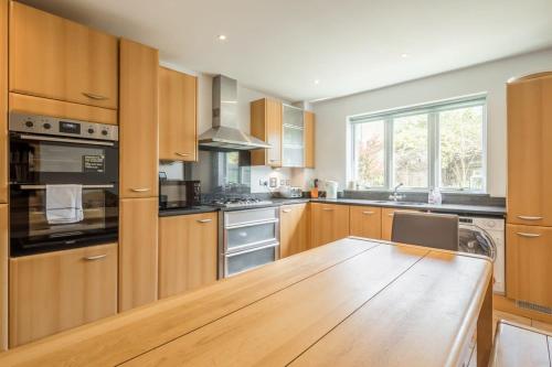 Charming & Spacious House With FREE PARKING in 聖安德魯斯堂區