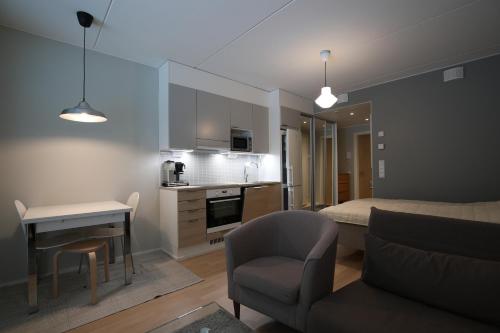 Kitchen, Hieno yksio Tapiolan urheilupuistossa. in Nuuksio