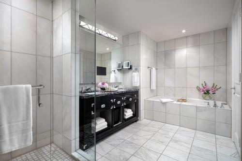 Superior, Two Double Beds, Guest room, 2 Double, City view room in The St. Regis Toronto