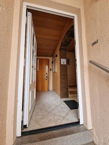 Entrance, Schone 120qm Wohnung max 5 P, Bahnhofsnahe, TV Streaming in Buttelborn