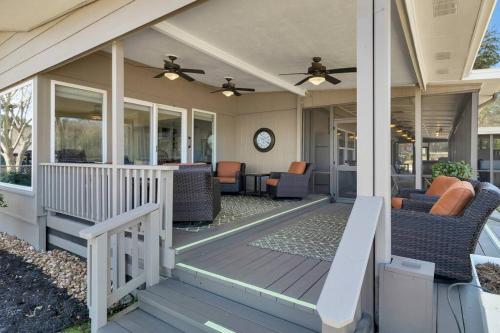 Lee Shore Lake House in Willis, USA