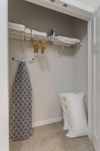 CozySuites MusicRow Alluring 1BR w free parking 43 in Nashville, USA