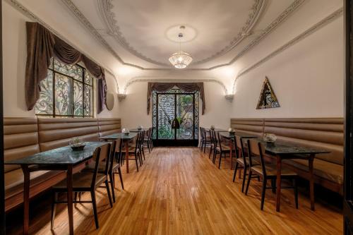 Pug Seal Polanco Allan Poe Pug Seal Polanco Allan Poe