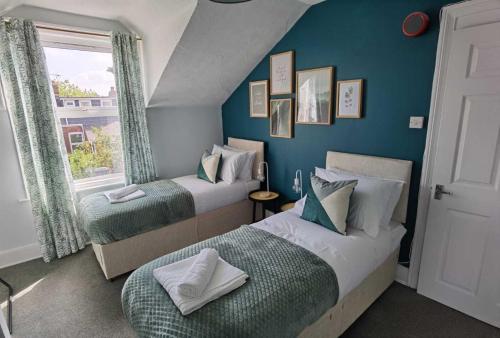 . OPP Exeter RRF&T - Cosy 1 bed with parking BIG SAVINGS booking 7 nights or more!