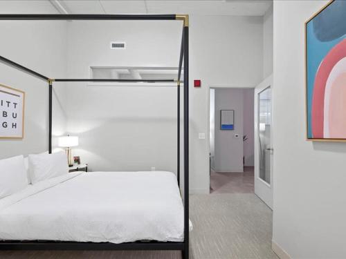 CozySuites Roomy 1BR, Downtown Pittsburgh in Pittsburgh, USA