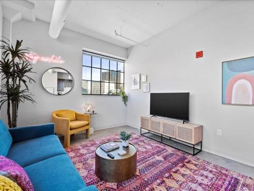 CozySuites Modern 1BR, Downtown Pittsburgh in Pittsburgh, USA
