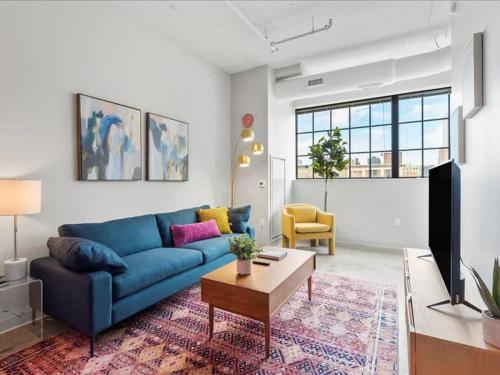 CozySuites Modern 2BR, Downtown Pittsburgh in Pittsburgh, USA