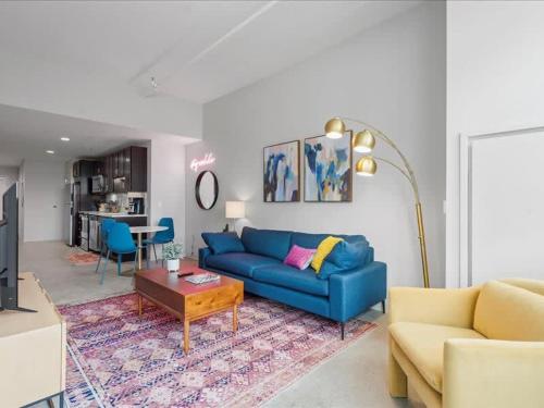 CozySuites Modern 2BR, Downtown Pittsburgh in Pittsburgh, USA