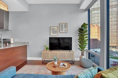 CozySuites Posh 1BR, PPG Paints Arena, Pitts in Pittsburgh, USA